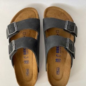 Women’s Birkenstock Arizona Soft Footbed, Black Oiled Leather, Size 38 (7-7.5)